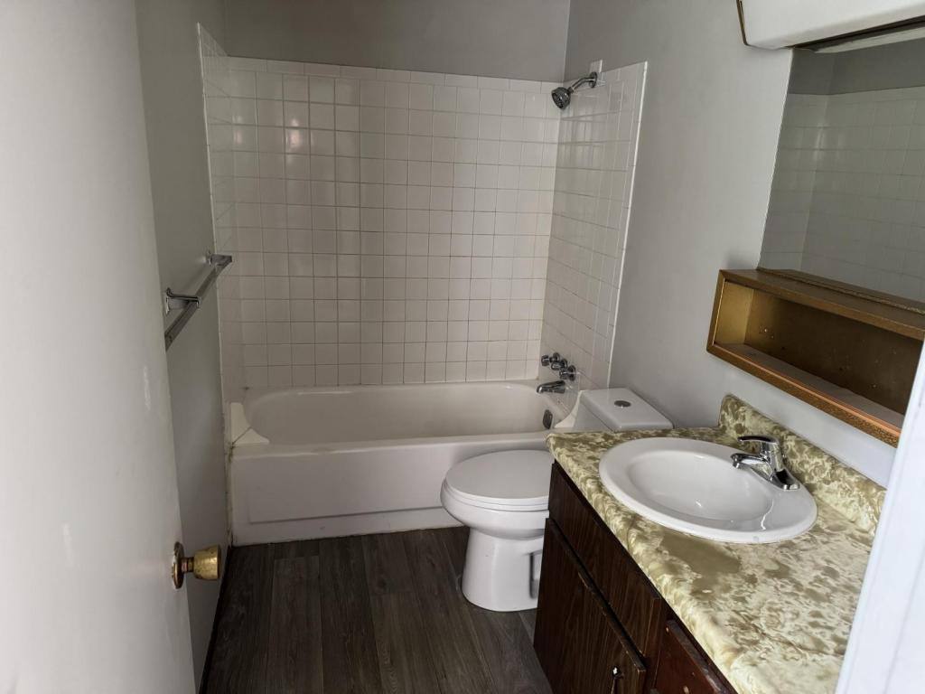 Apartment for rent at 1829 S Swope Dr, Independence, MO 64057