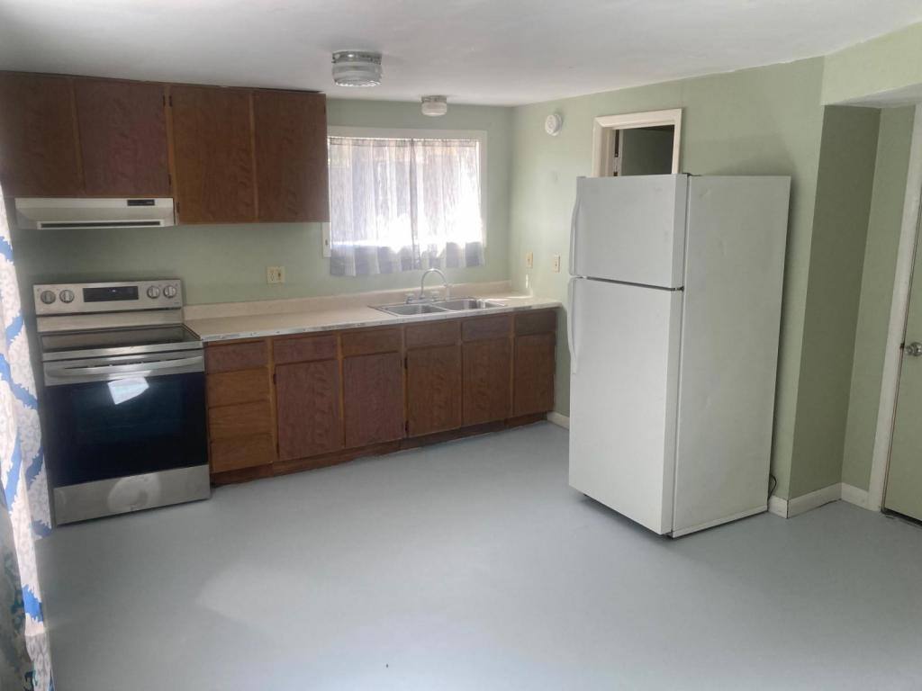 Apartment for rent at 901 SW Blvd #B Bottom, Coos Bay, OR 97420