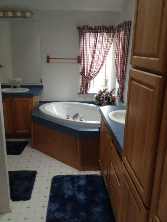 House for rent at 11715-A Waller Rd E, Tacoma, WA 98446