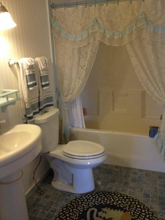House for rent at 11715-A Waller Rd E, Tacoma, WA 98446