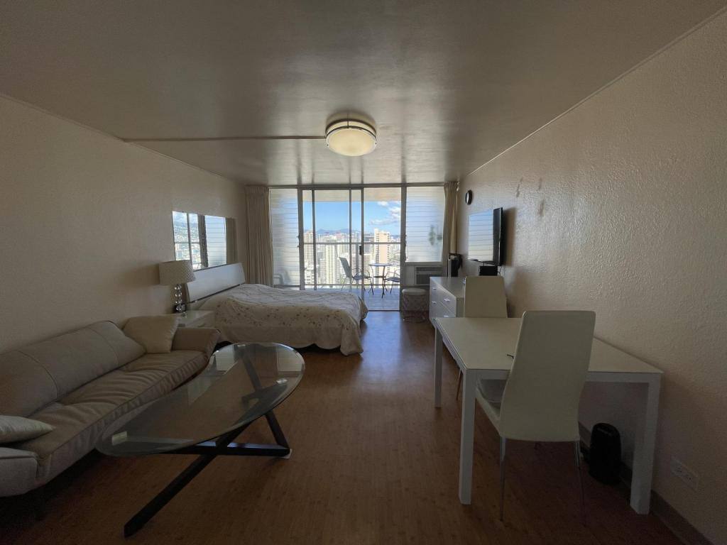 Apartment for rent at 445 Seaside Ave #43RD Floor, Honolulu, HI 96815