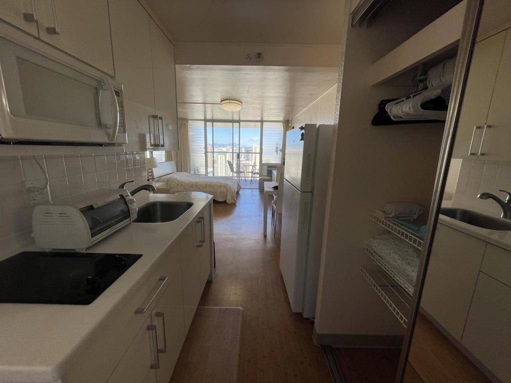 Apartment for rent at 445 Seaside Ave #43RD Floor, Honolulu, HI 96815