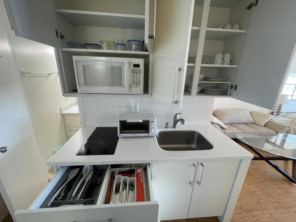 Apartment for rent at 445 Seaside Ave #43RD Floor, Honolulu, HI 96815