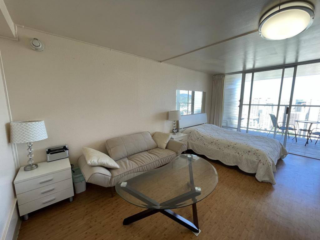 Apartment for rent at 445 Seaside Ave #43RD Floor, Honolulu, HI 96815