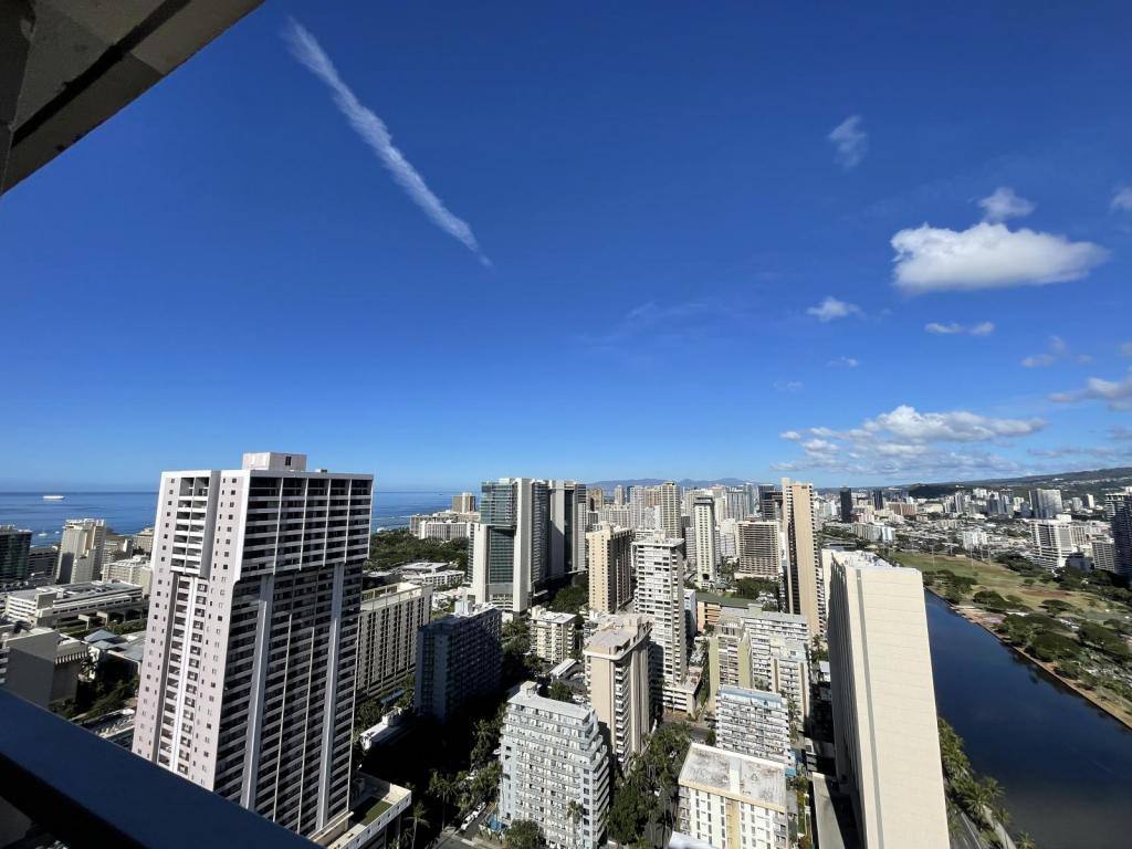 Apartment for rent at 445 Seaside Ave #43RD Floor, Honolulu, HI 96815