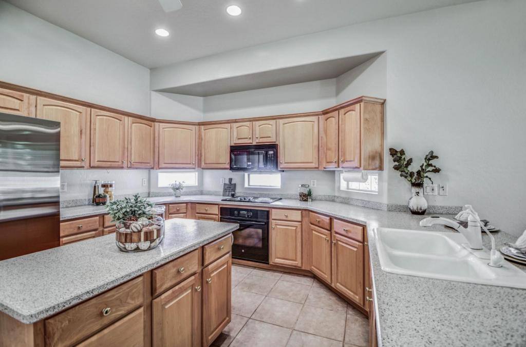 House for rent at 569 N Acacia Dr, Gilbert, AZ 85233