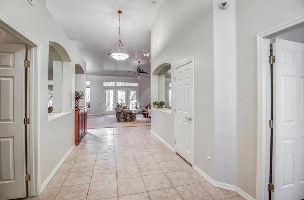 House for rent at 569 N Acacia Dr, Gilbert, AZ 85233