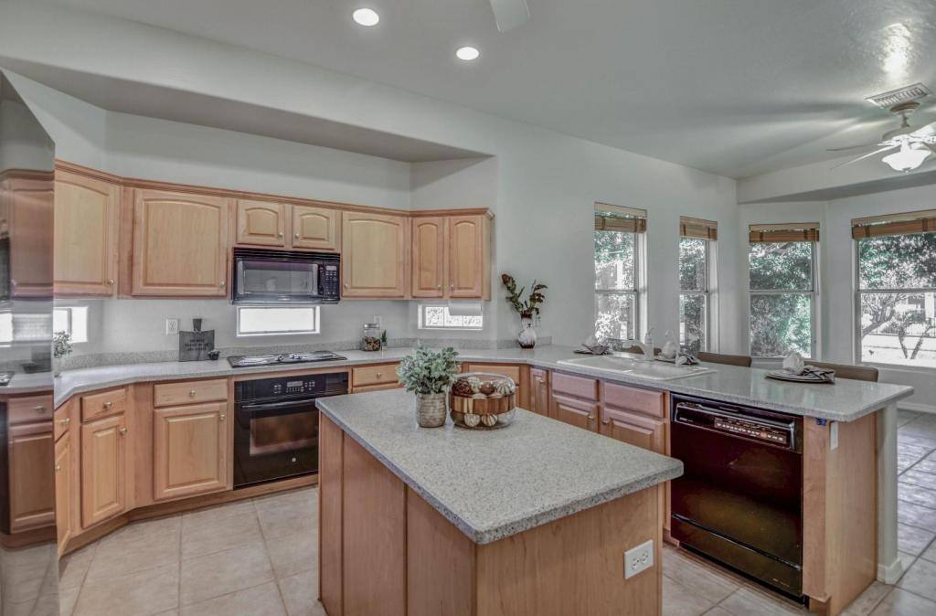 House for rent at 569 N Acacia Dr, Gilbert, AZ 85233