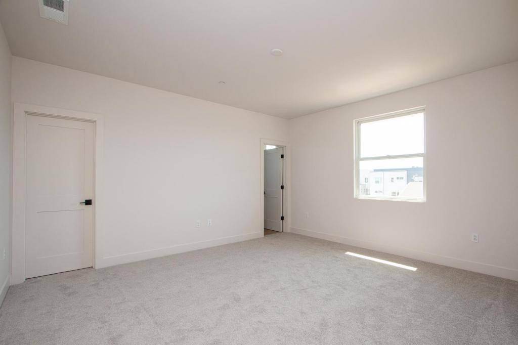 Apartment for rent at 919 39th Ave #302, Oakland, CA 94601