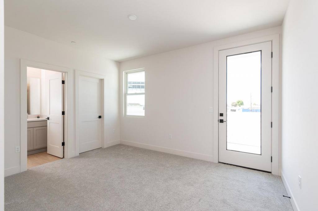Apartment for rent at 919 39th Ave #302, Oakland, CA 94601