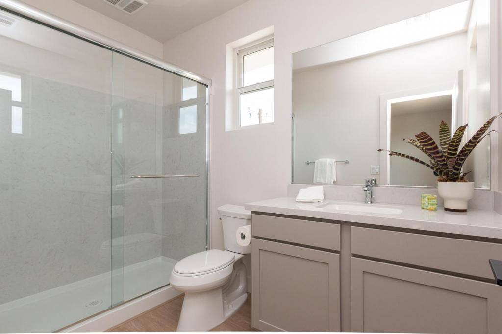 Apartment for rent at 919 39th Ave #302, Oakland, CA 94601