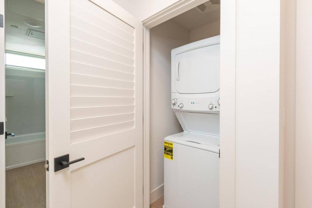 Apartment for rent at 919 39th Ave #302, Oakland, CA 94601