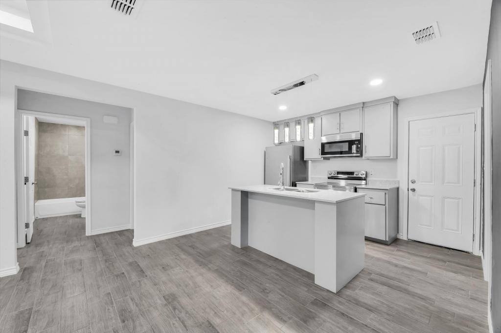 Apartment for rent at 1001 W Sunset Valley St, Mission, TX 78573
