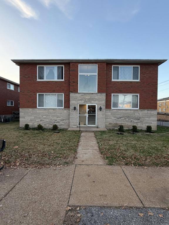 Apartment for rent at 6327 S Grand Blvd #1E, Saint Louis, MO 63111
