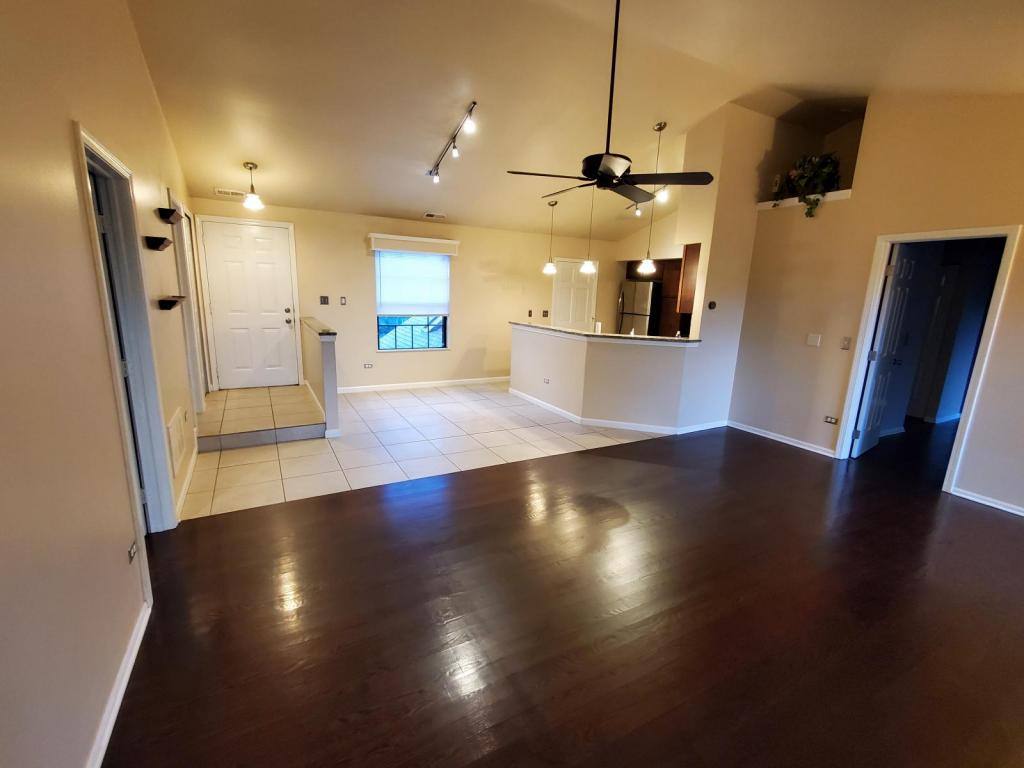 Townhouse for rent at 357 Bloomfield Lane, Glen Ellyn, IL 60137