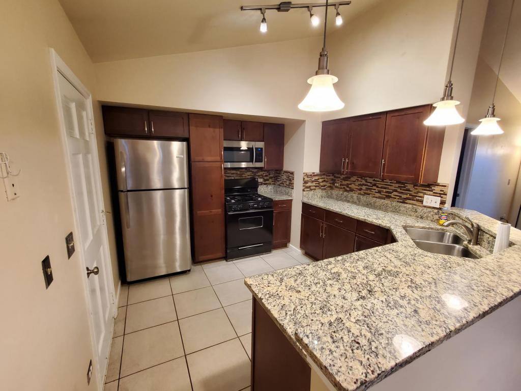Townhouse for rent at 357 Bloomfield Lane, Glen Ellyn, IL 60137