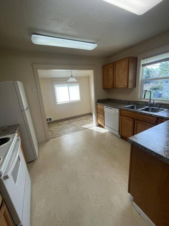 House for rent at 983 Oregon Ave, North Bend, OR 97459