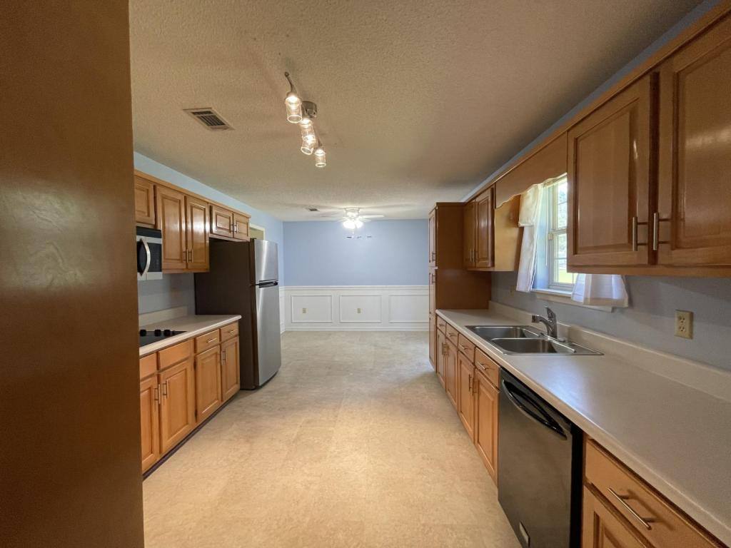 House for rent at 105 Houston Dr, Kathleen, GA 31047