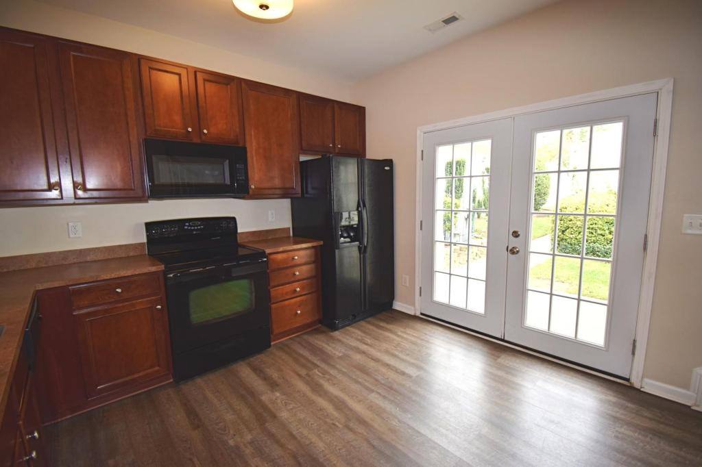 Townhouse for rent at 1077 Woodglen Lane, Matthews, NC 28104