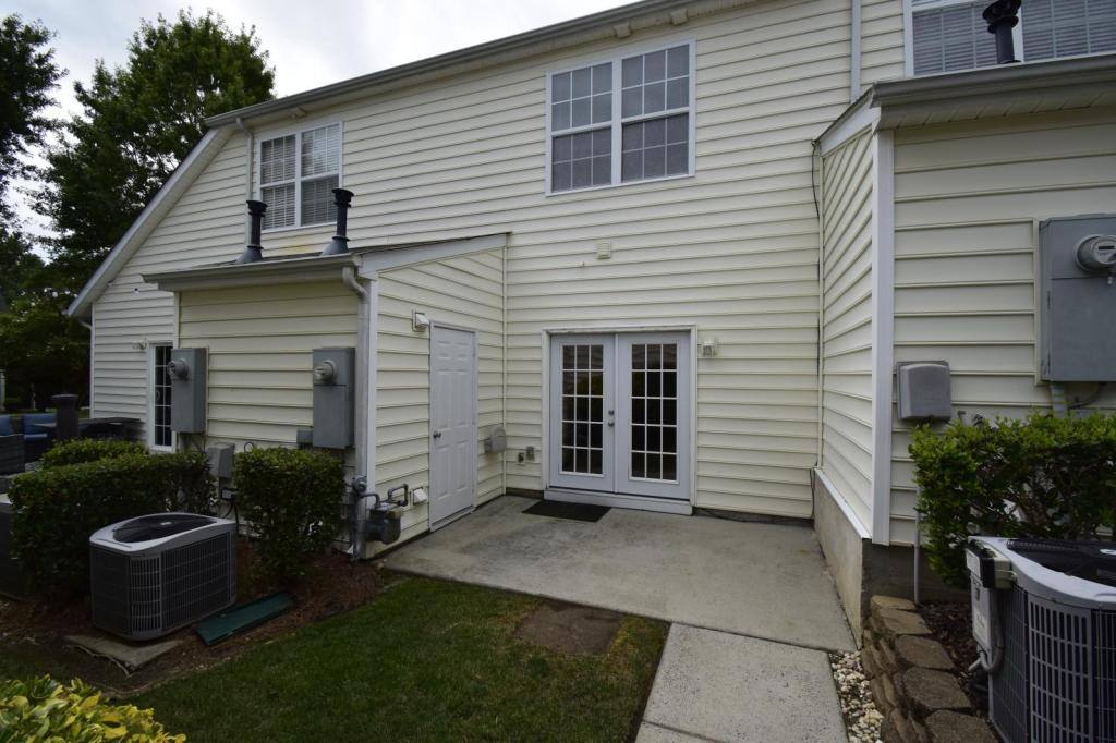 Townhouse for rent at 1077 Woodglen Lane, Matthews, NC 28104