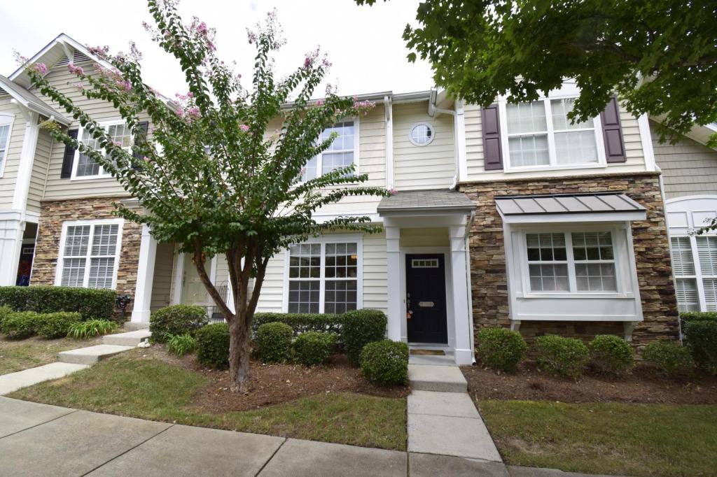Townhouse for rent at 1077 Woodglen Lane, Matthews, NC 28104
