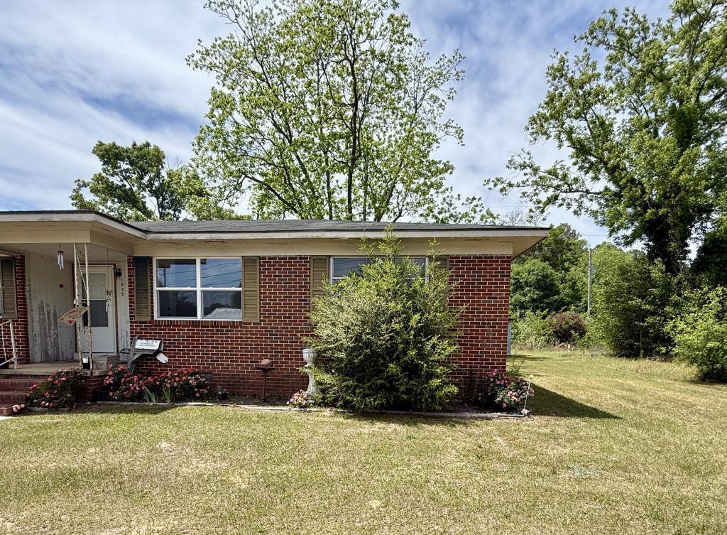 Apartment for rent at 1033 Morrow Ave, Elba, AL 36323