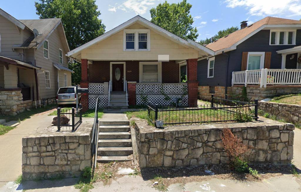House for rent at 2113 W 43rd Ave, Kansas City, KS 66103