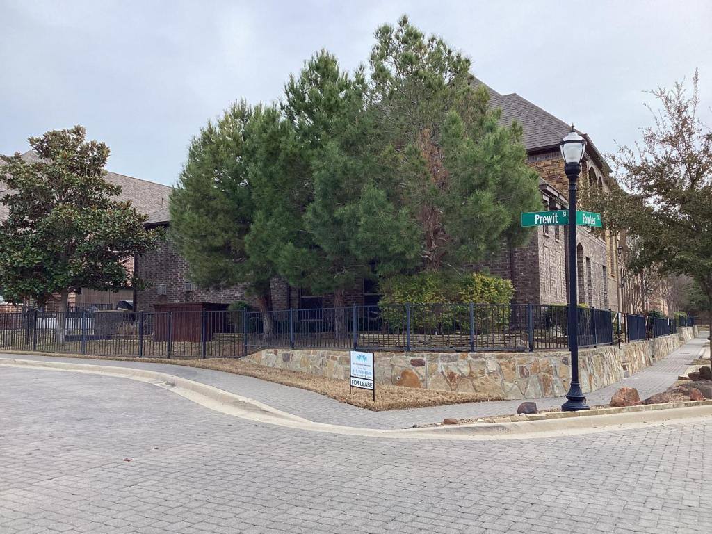 Townhouse for rent at 1231 Fowler St, Keller, TX 76248