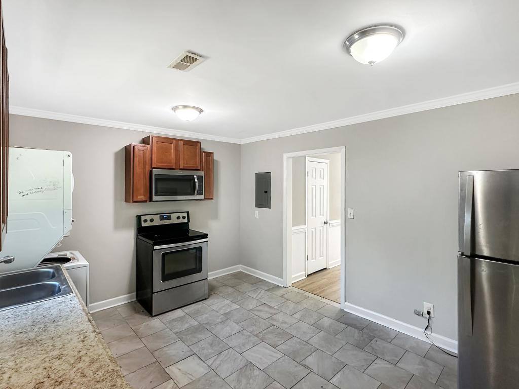 Townhouse for rent at 1432 Ardmore Dr #A, Greensboro, NC 27401