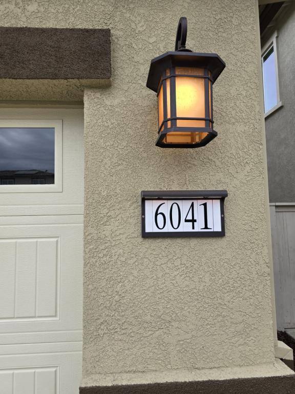 House for rent at 6041 Woodlands Lp, Roseville, CA 95747