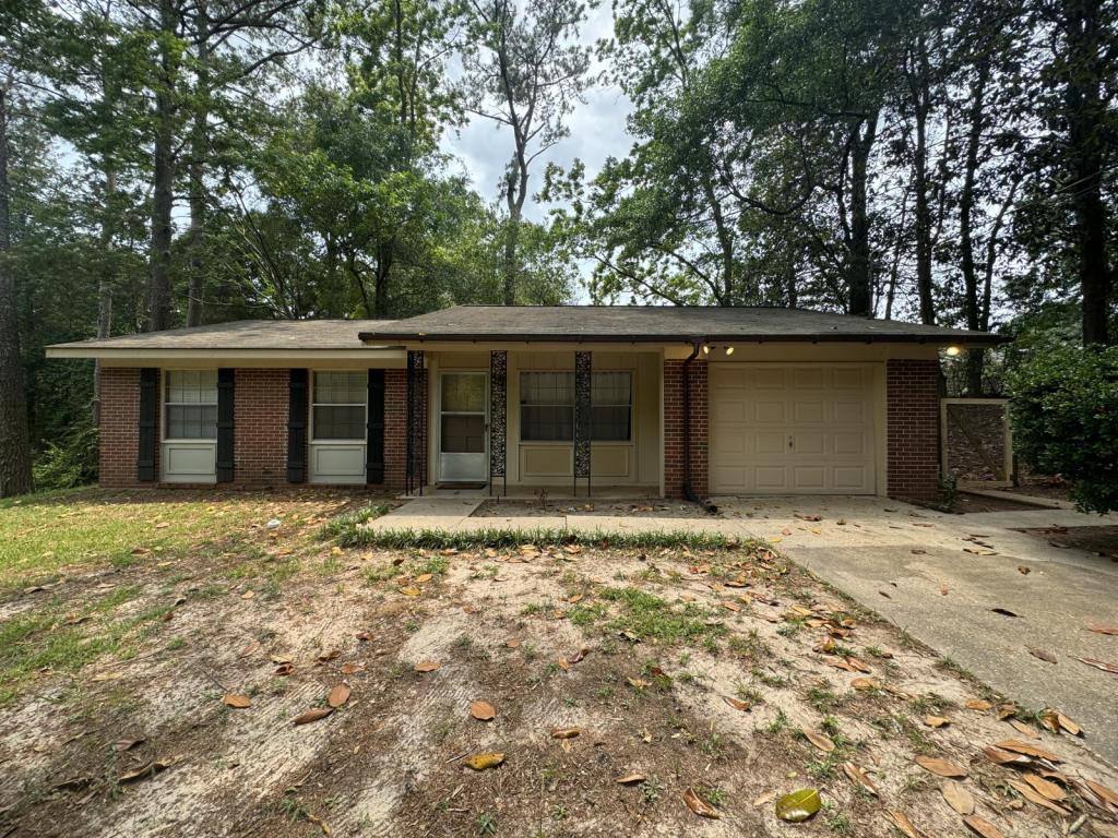 House for rent at 206 Myrtlewood Dr, Enterprise, AL 36330