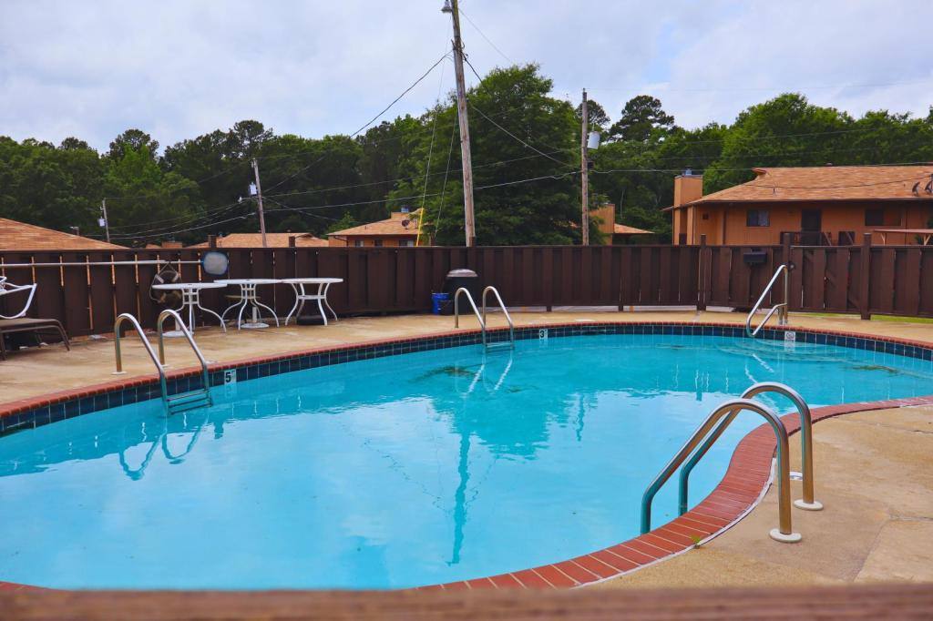Condo for rent at 1100 Woodlawn Ave #64, Hot Springs National Park, AR 71913