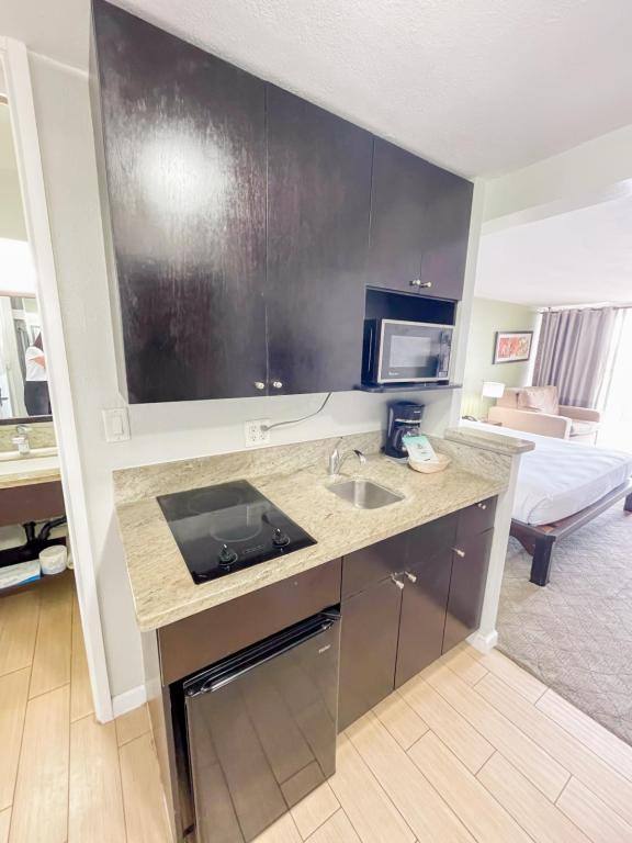 House for rent at 445 Seaside Ave #3714, Honolulu, HI 96815
