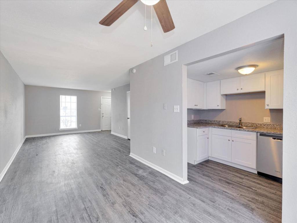 Townhouse for rent at 1200 Hospital Dr #1, Angleton, TX 77515
