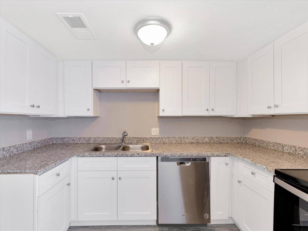 Townhouse for rent at 1200 Hospital Dr #1, Angleton, TX 77515