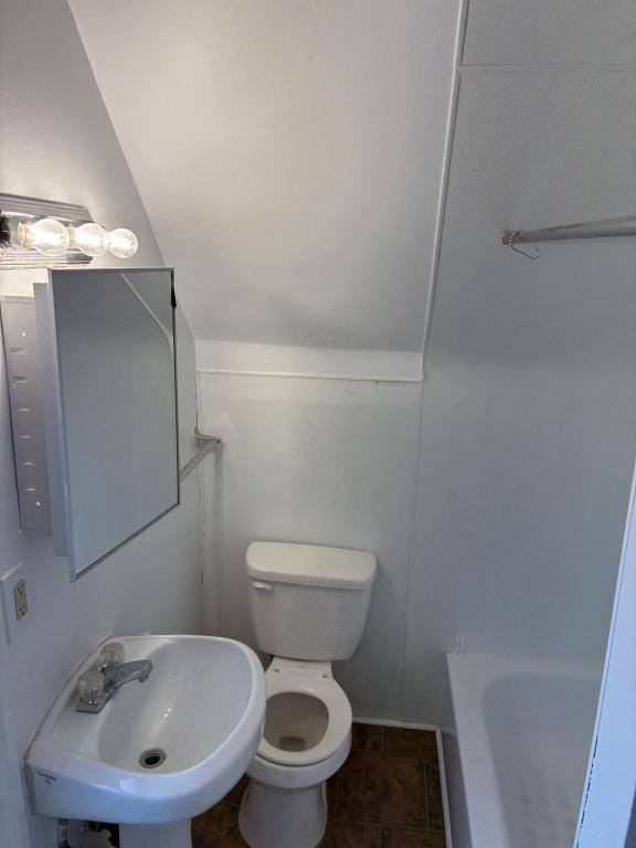 Apartment for rent at 129 McGinnis Ave #3, Pitcairn, PA 15140