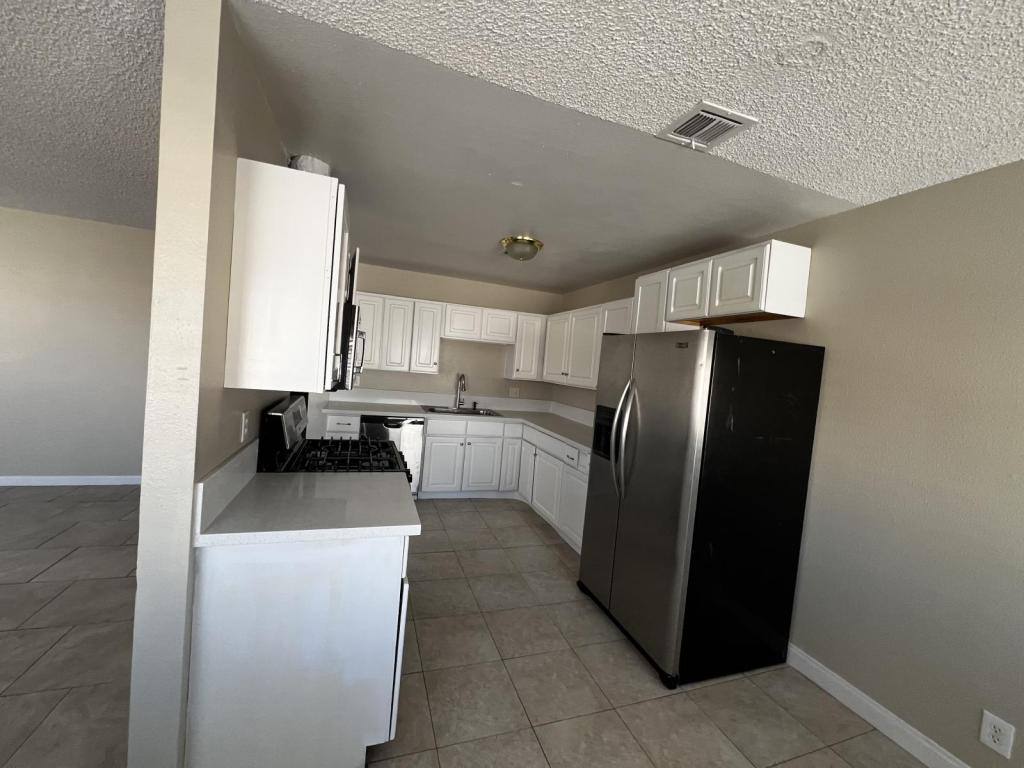 Apartment for rent at 6941 Appleton Dr, Las Vegas, NV 89156