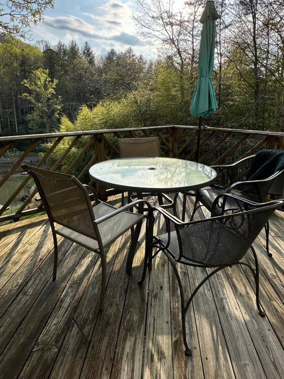 House for rent at 240 Jim Branch Rd, Swannanoa, NC 28778