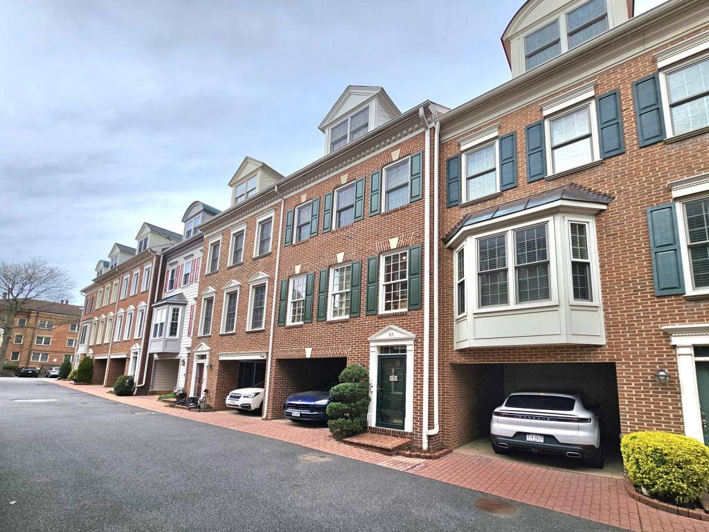 Townhouse for rent at 315 Hearthstone Mews, Alexandria, VA 22314