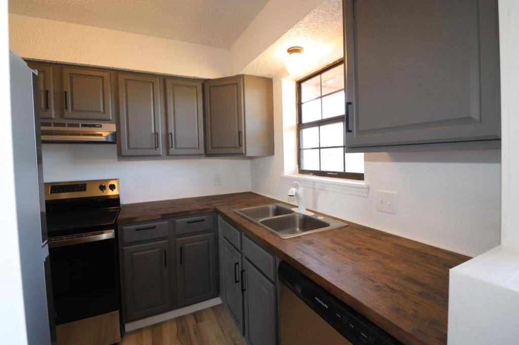 Apartment for rent at 126 Fairway Ave, Monett, MO 65708