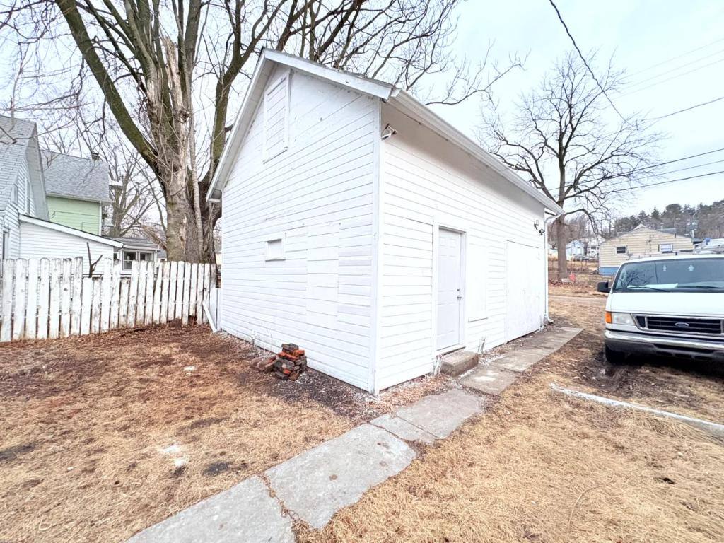 House for rent at 2708 7th Ave, Rock Island, IL 61201