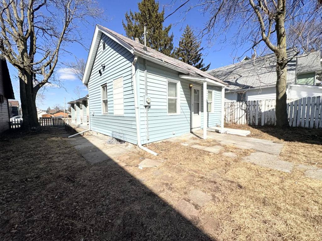 House for rent at 2708 7th Ave, Rock Island, IL 61201