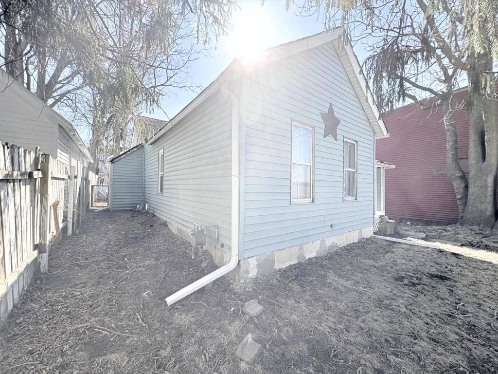 House for rent at 2708 7th Ave, Rock Island, IL 61201