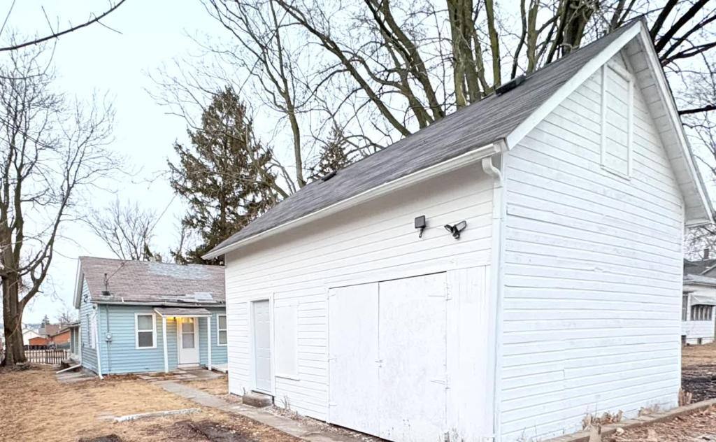 House for rent at 2708 7th Ave, Rock Island, IL 61201