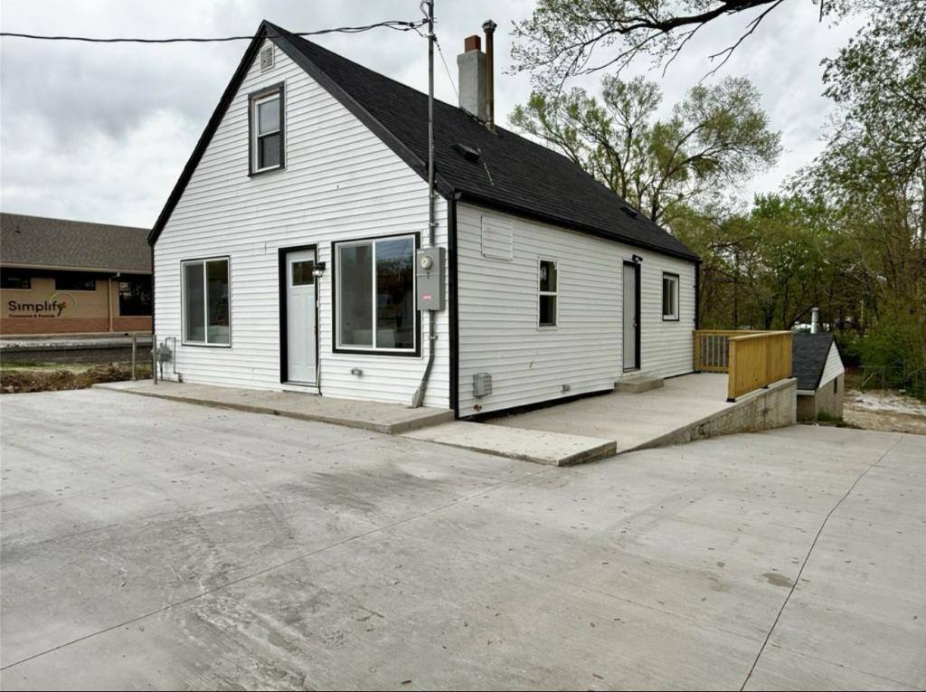 House for rent at 4825 SW 9th St, Des Moines, IA 50315