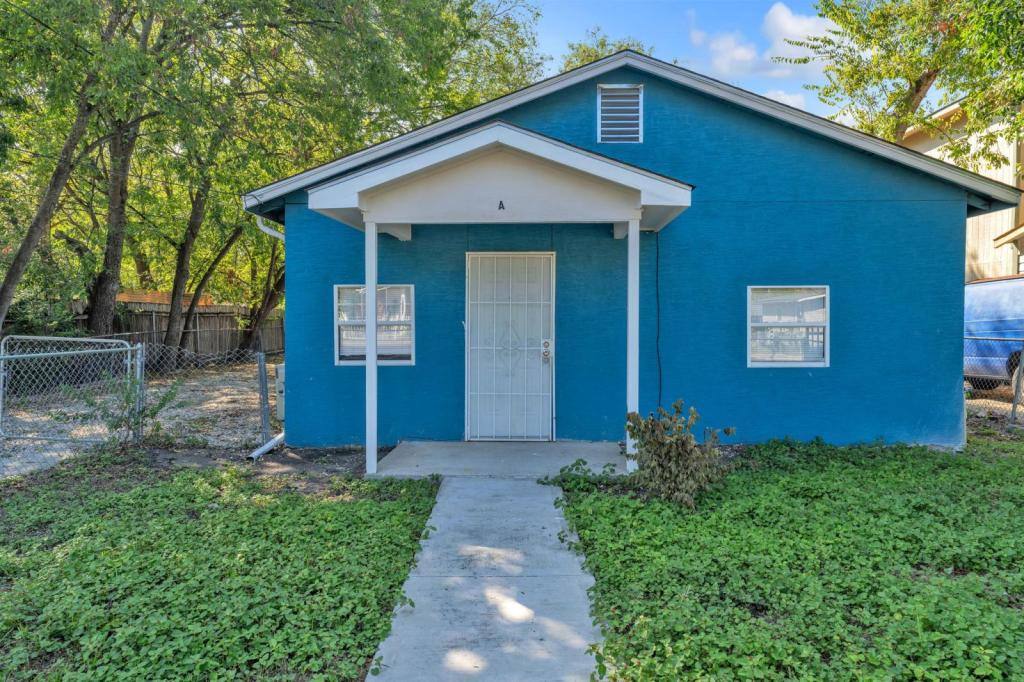 Townhouse for rent at 834 Division Ave, San Antonio, TX 78225