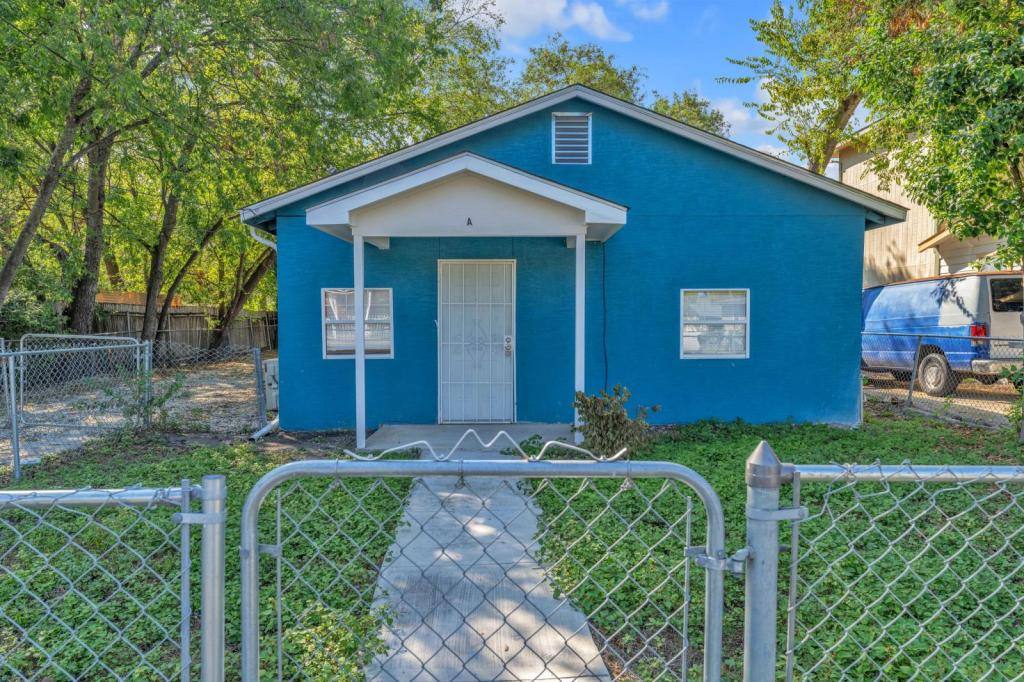 Townhouse for rent at 834 Division Ave, San Antonio, TX 78225