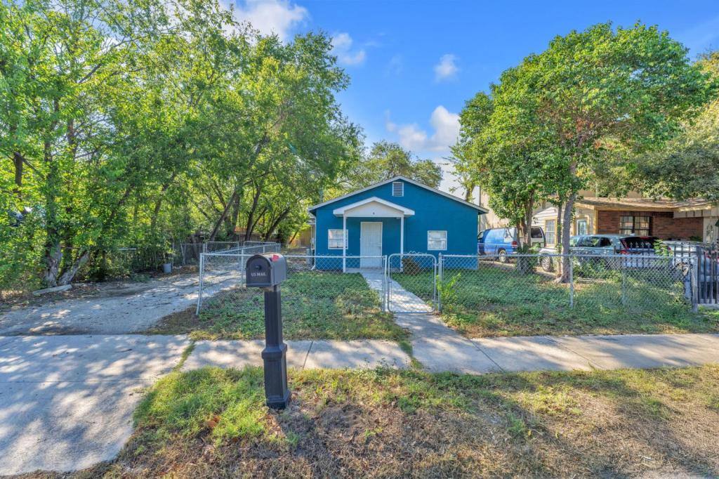 Townhouse for rent at 834 Division Ave, San Antonio, TX 78225