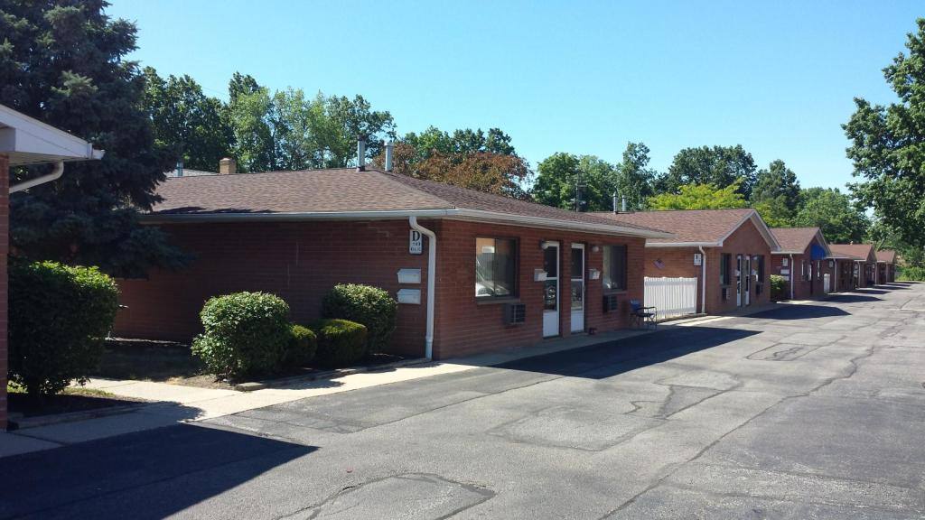 Apartment for rent at 33145 Vine St, Eastlake, OH 44095