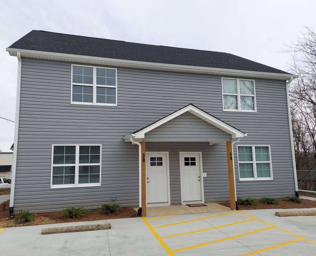 Townhouse for rent at 38 E 4th St, Lexington, NC 27292